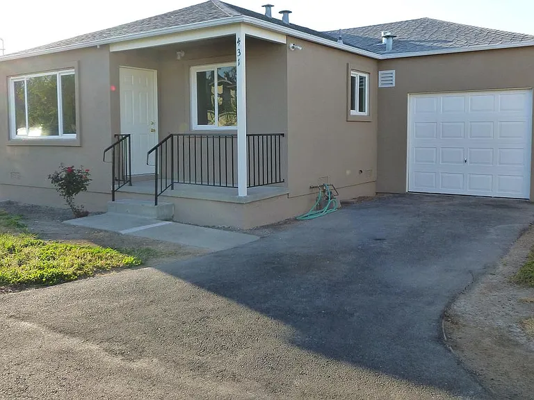 437 Central Ct — Photo 24