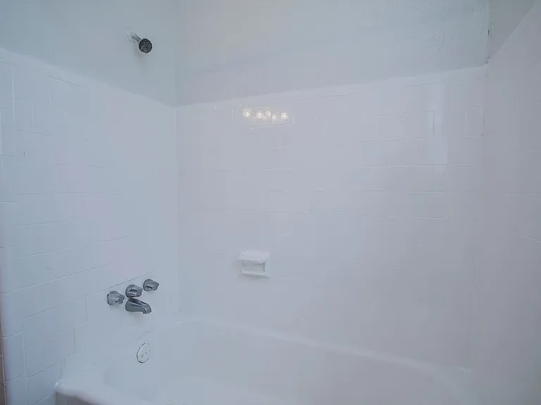 1419 Hyde Park — Photo 13