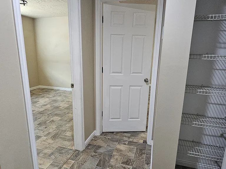 2318 E Claybourne Ave — Photo 18