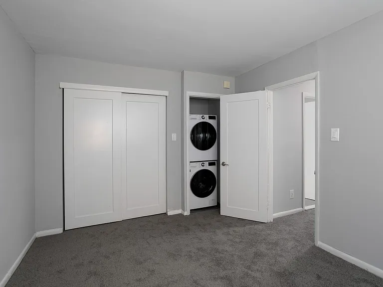 Ashley Court Apartments — Photo 10