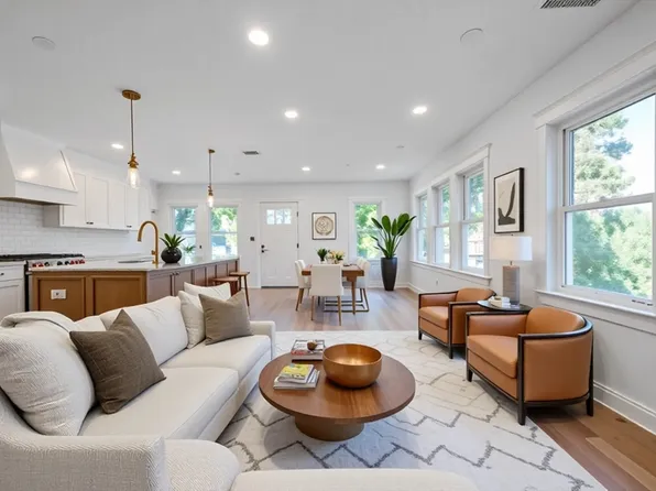 108 Florence St Unit 3, Roslindale, MA 02131