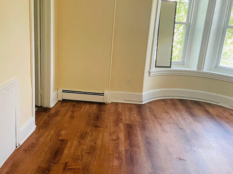 139 Rochelle Ave #2FM — Photo 2