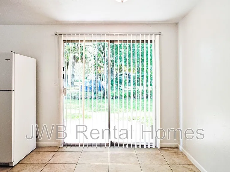 3038 Broadway Ave — Photo 4