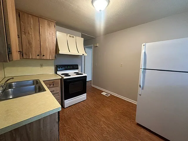 1328 Hamilton St — Photo 4