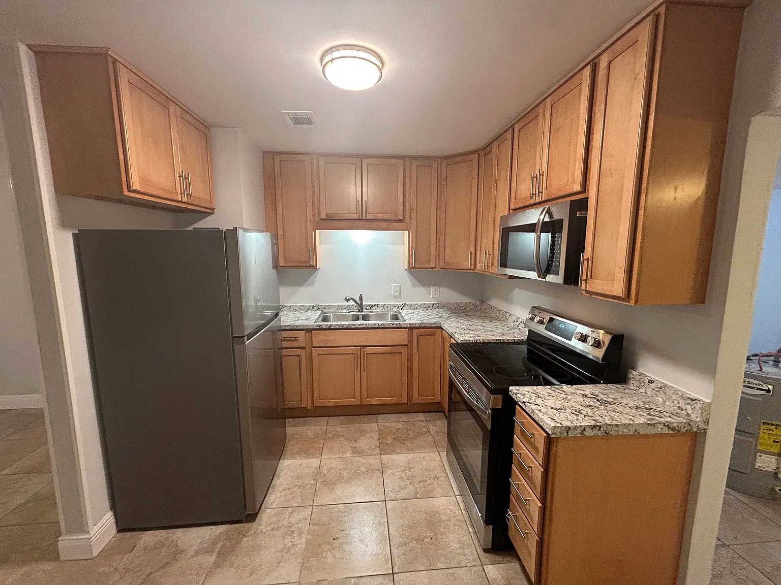 2 bed, 840 sqft, $1,200 — Photo 3