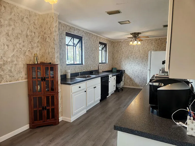 2355 SE State Road 100 — Photo 3