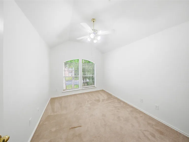 2415 Mills Creek Dr — Photo 18
