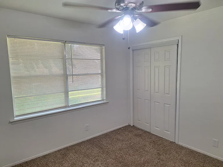 513 Simmons Dr — Photo 16
