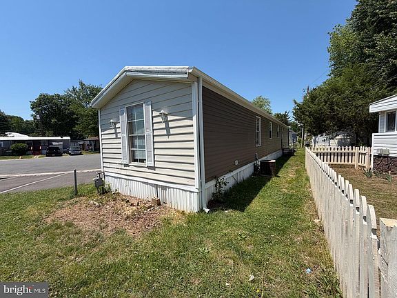 4th image of 7923 Stork Rd