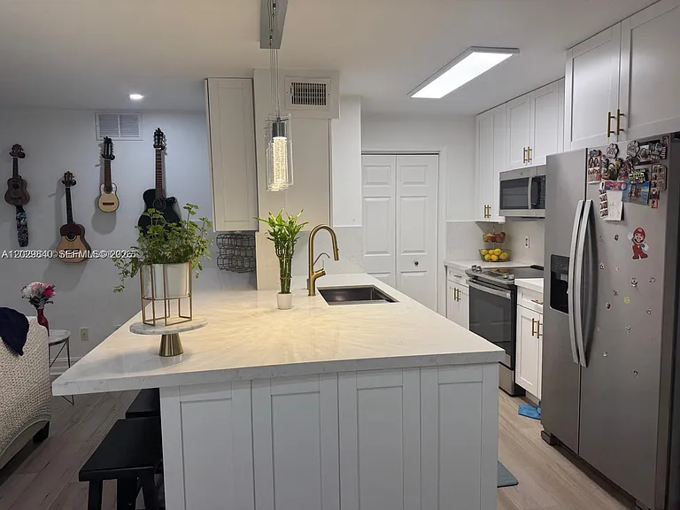 995 Riverside Dr #111 — Photo 4