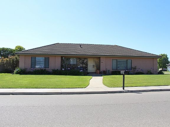 2nd image of 1094 Clubhouse Dr