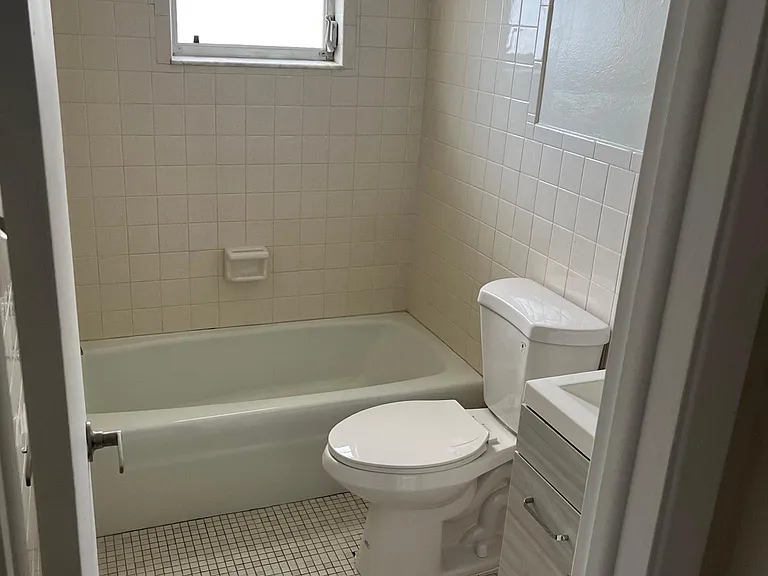 7029 Hibiscus Ave S #4 — Photo 26