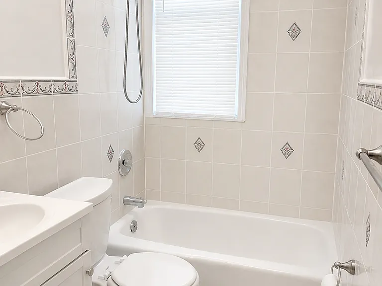 23-62 37th St #2R — Photo 4