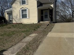 946 Sherman Ave, Leavenworth, KS 66048