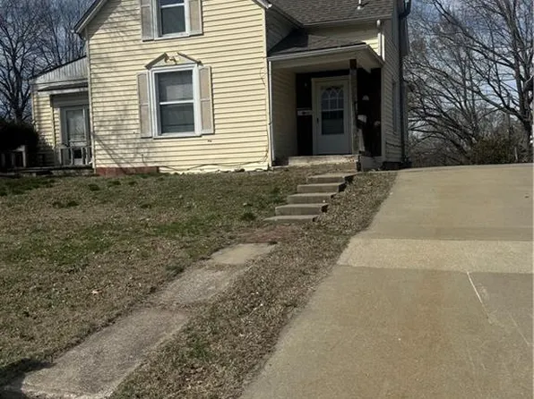 946 Sherman Ave, Leavenworth, KS 66048