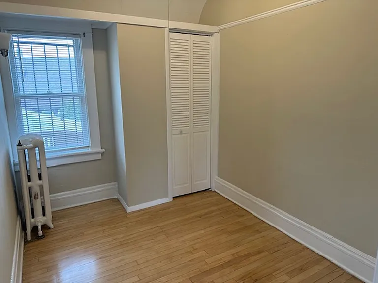 Freshly Renovated 2BR Apartments Near UWM Heat Included — Photo 16