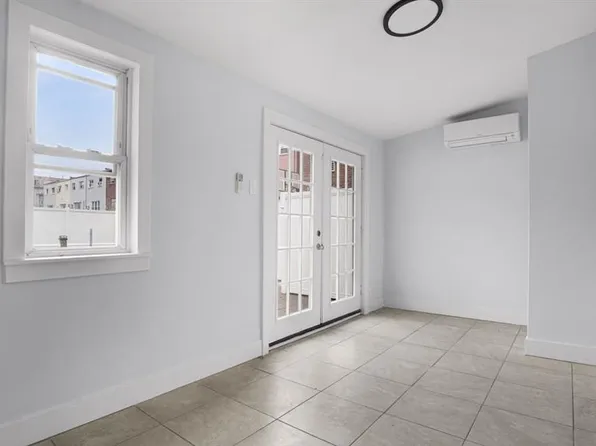 2738 Miles Avenue image 14 of 27