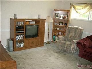 5th image of 318 High Grove Blvd
