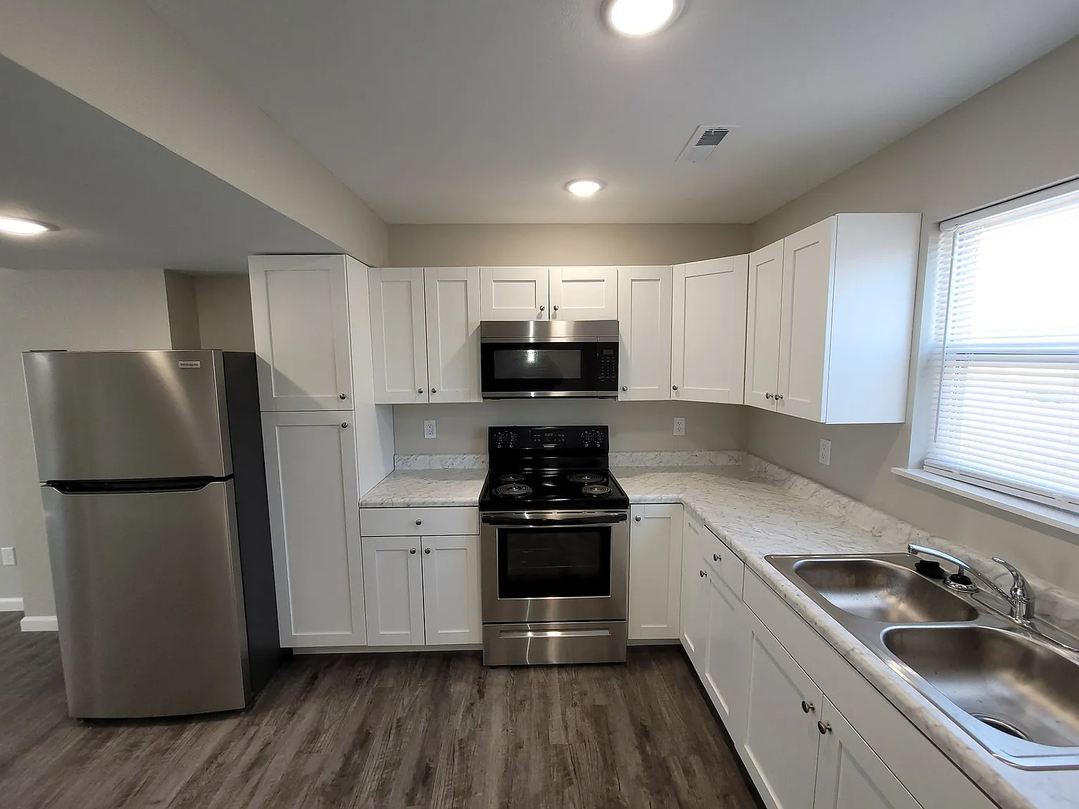 Creekside Apartments — Photo 2