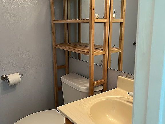 4th image of 594 W Huntington Dr Unit D