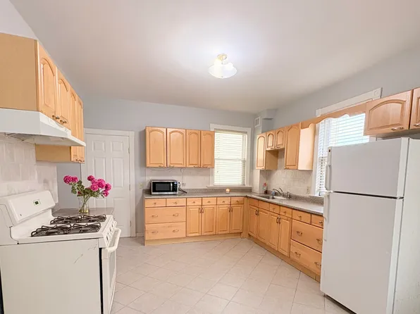 31 Temple St #1, Somerville, MA 02145