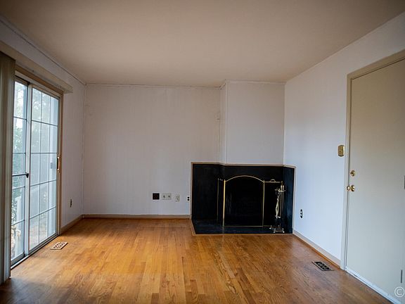 3rd image of 4303 Tartan Oak Ct
