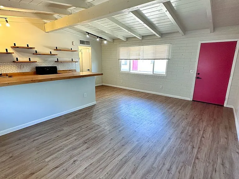 2770 N Forgeus Ave — Photo 11
