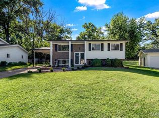 321 Fairview Ct, Ballwin, MO 63021