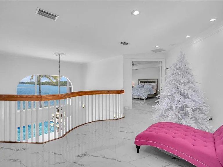 4707 SW 195th Ter — Photo 48
