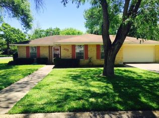 105 Post Oak Ln, Elgin, TX 78621