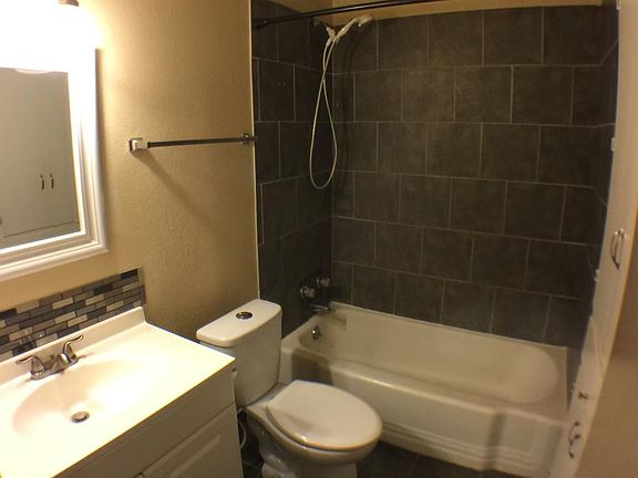 4th image of 724 W Avenue E