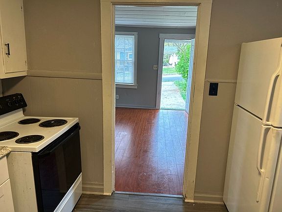 5th image of 2701 Dudley St