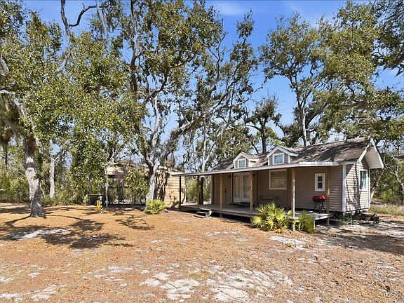 3rd image of 15942 Shell Dr