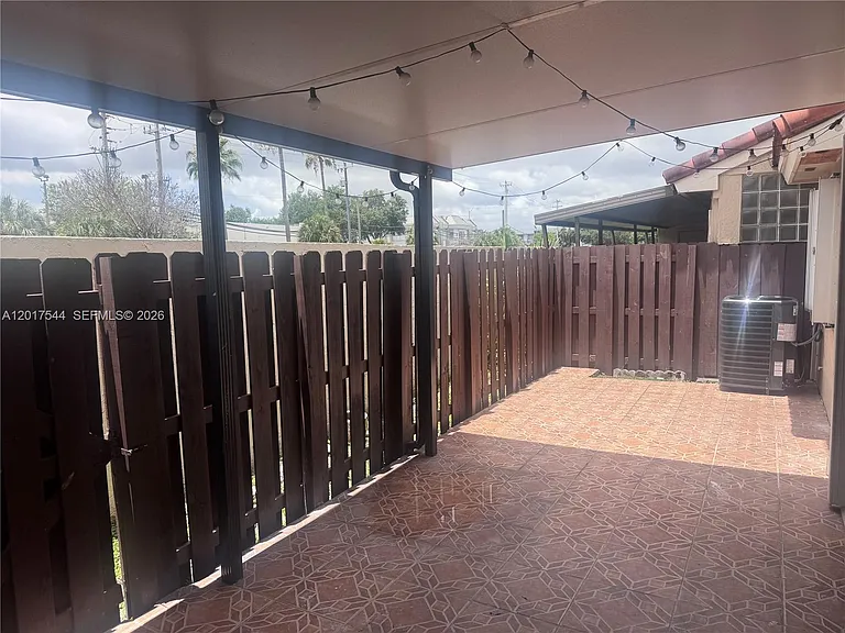 6532 NW 170th Ter — Photo 18