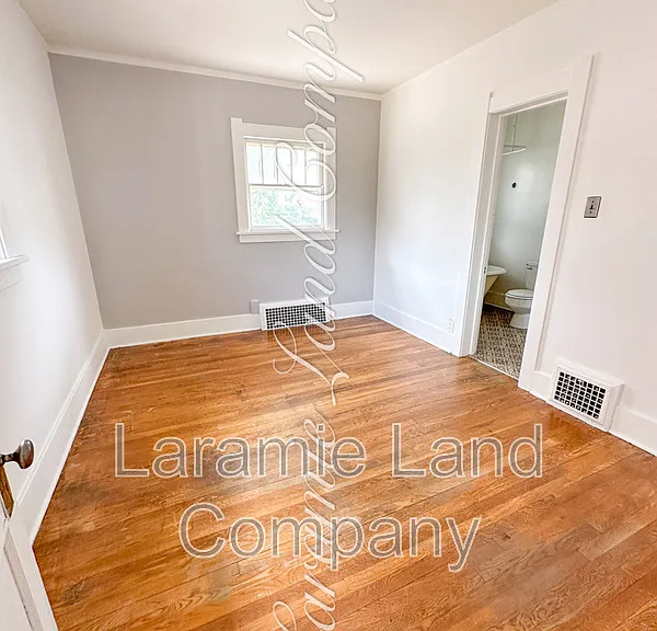 817 E University Ave — Photo 4
