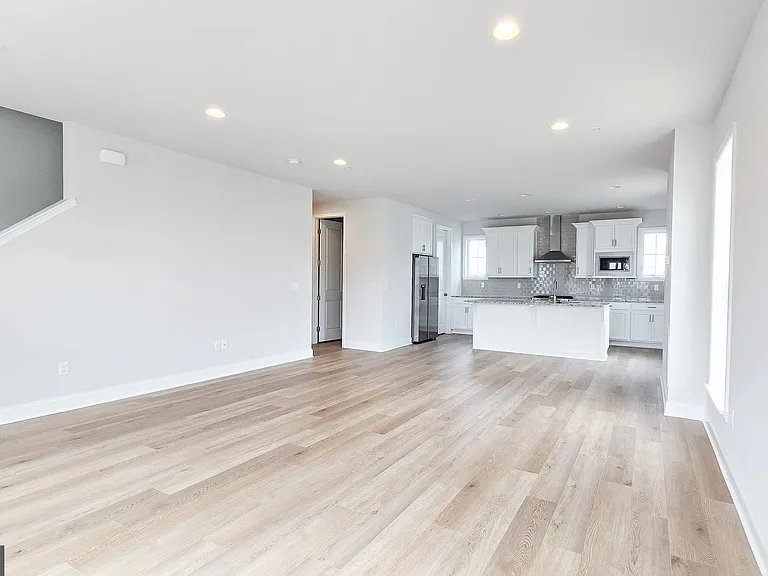 3089 Herr St — Photo 22