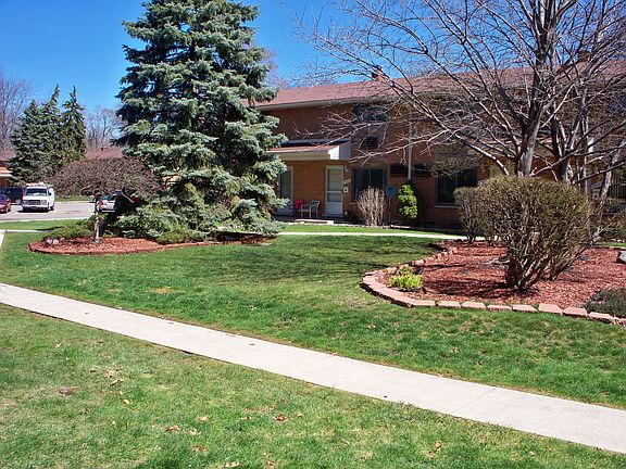 2nd image of 29209 Tessmer Ct #1