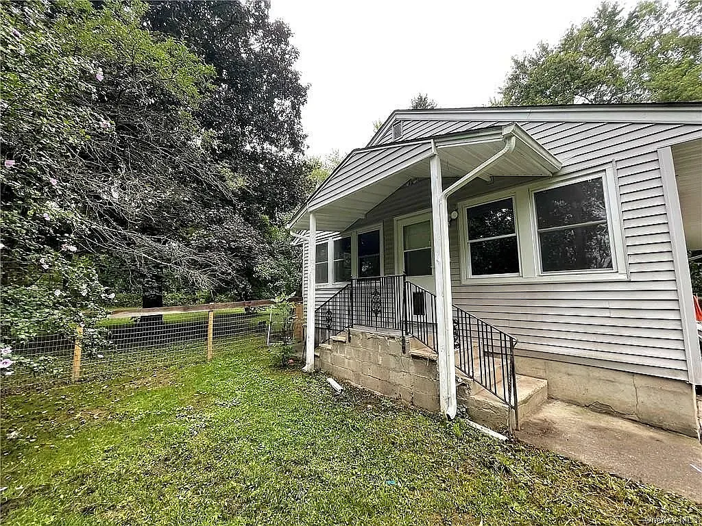 3 bed, 1008 sqft, $2,900 — Photo 2
