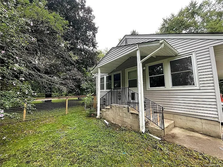 204 Stony Ford Rd — Photo 2