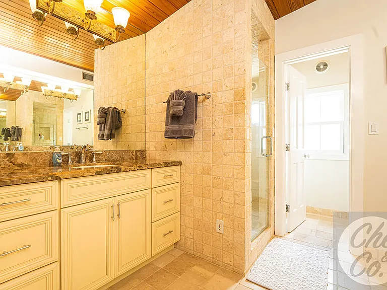 1303 Whitehead St — Photo 17