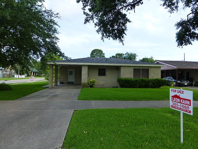 1st image of 716 Everett St