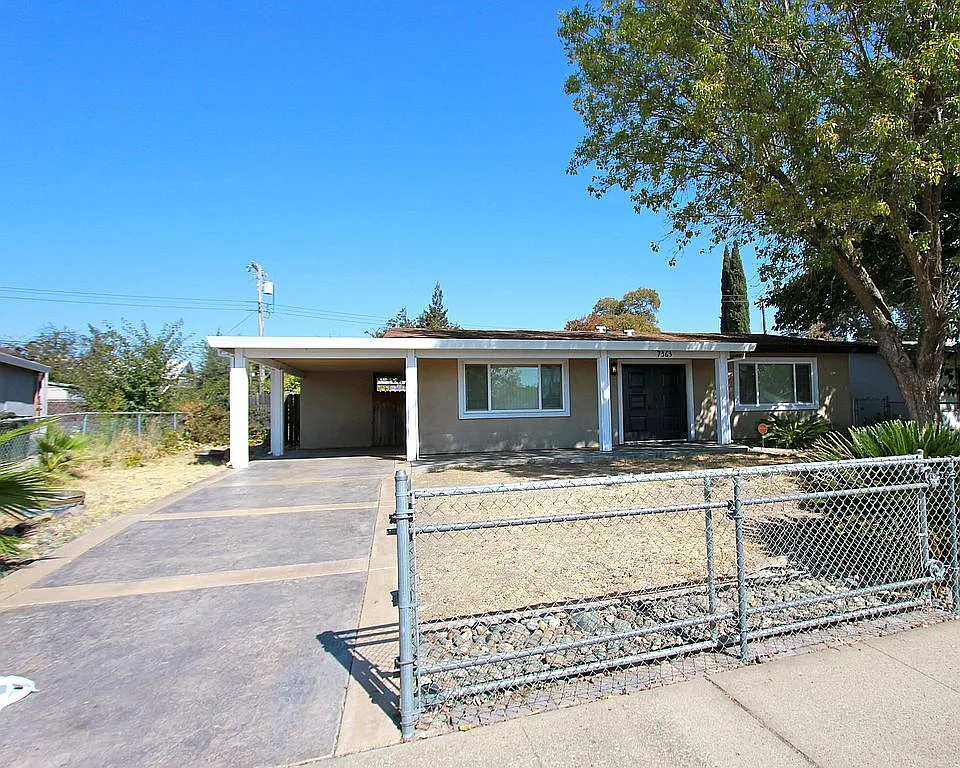 7363 Sandalwood Dr photo 1