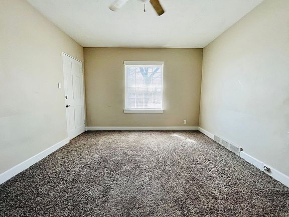 4th image of 2305 Algonquin Pkwy APT 4