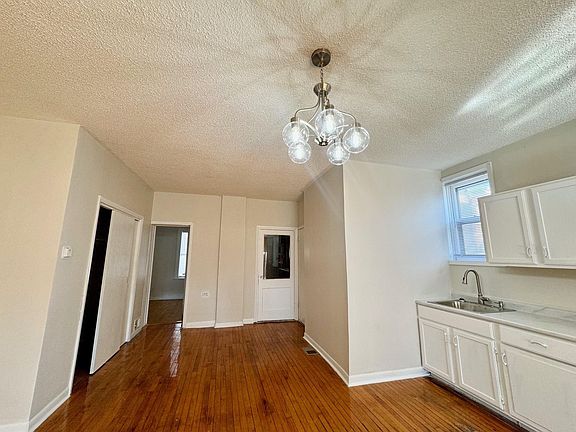 3rd image of 2200 W 37th St #1