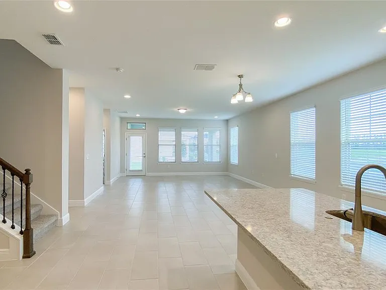 9648 Lost Creek Dr — Photo 2