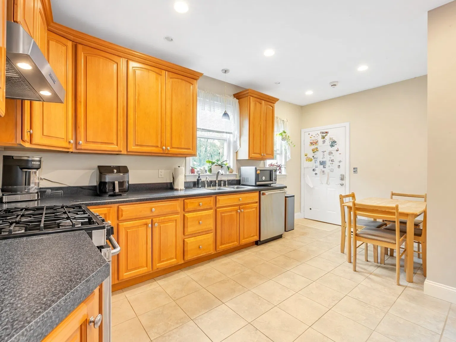 2 bed, 1.0 bath, 1119 sqft, $2,900 — Photo 3