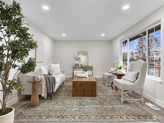 4th image of 2176 Ponderosa Drive SE