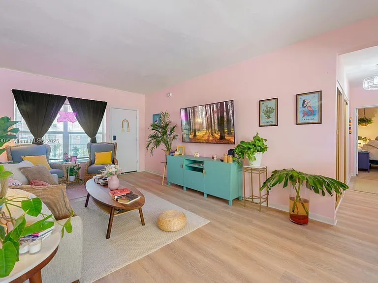 315 Van Buren St #104B — Photo 5