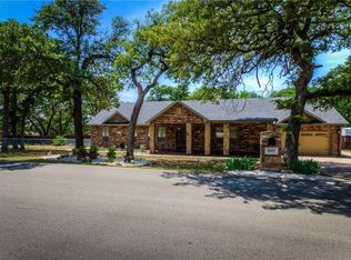 809 Red Bud Dr, Azle, TX 76020