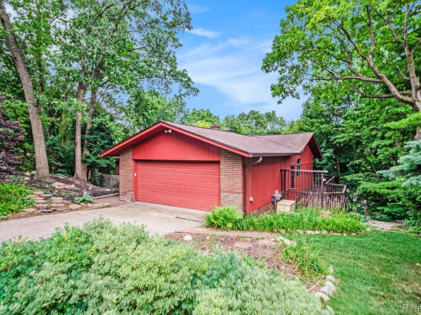 232 Pinnacle Dr, Lake Orion, MI 48360